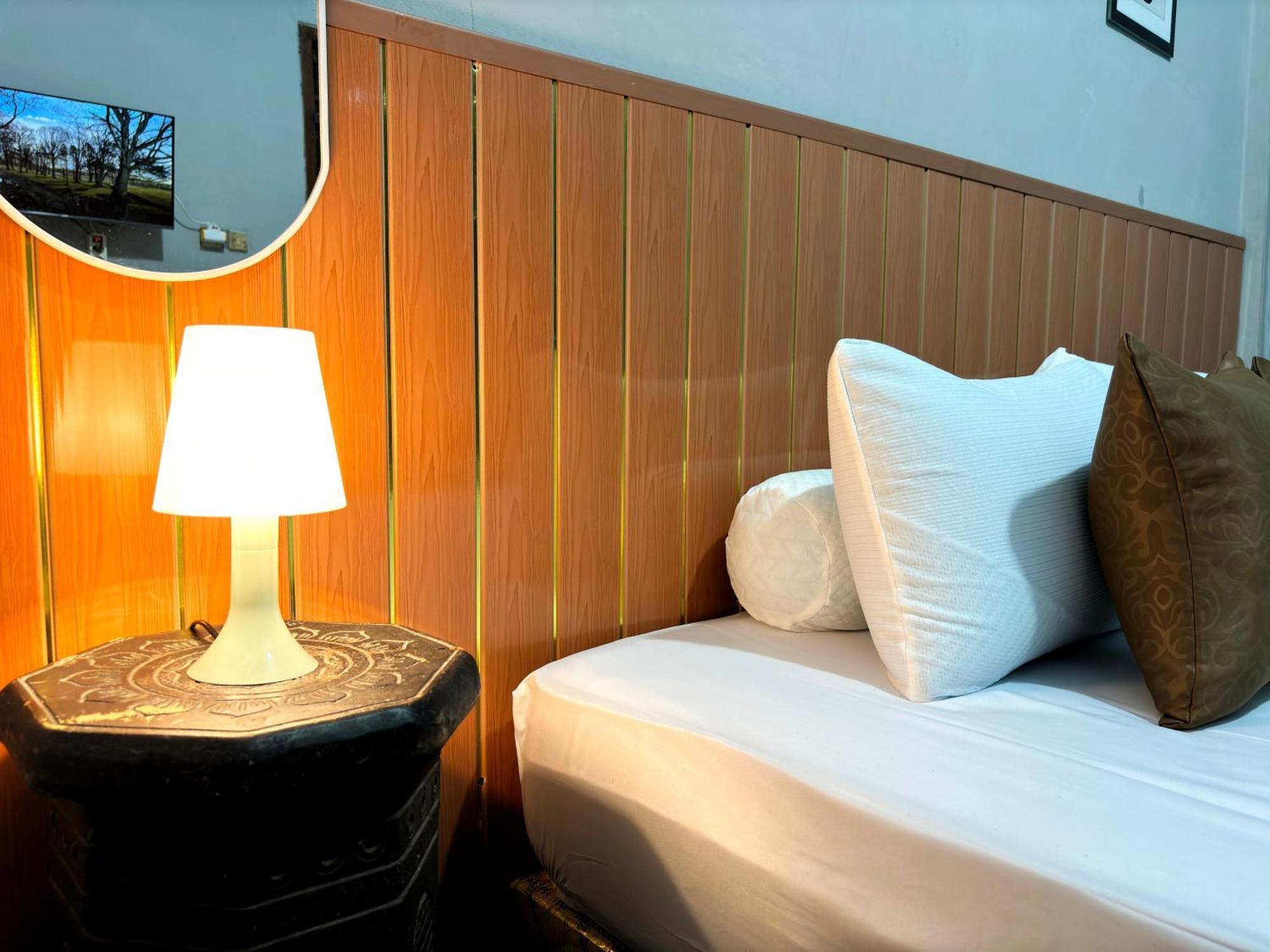 Jogja Day Inn Γιογκιακάρτα Εξωτερικό φωτογραφία